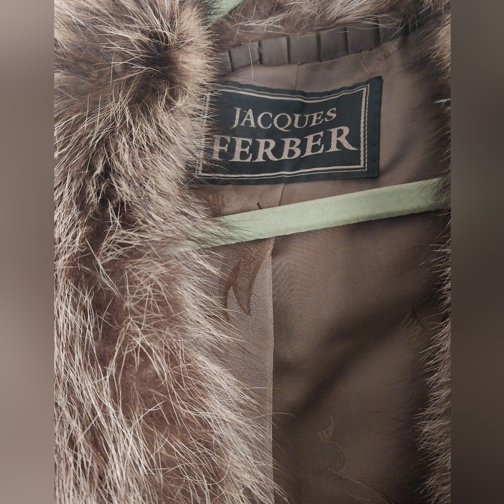 Luxurious fur coat ** READ DESCRIPTION** - Picture 2 of 8
